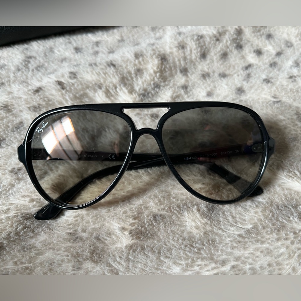 Ray-Ban Classic Black Aviators - Picture 5 of 5